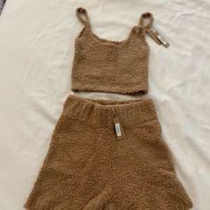 BRAND NEW WITH TAGS SKIMS COZY SHORTS & BRALETTE SET IN CARMEL SIZE XXS/XS